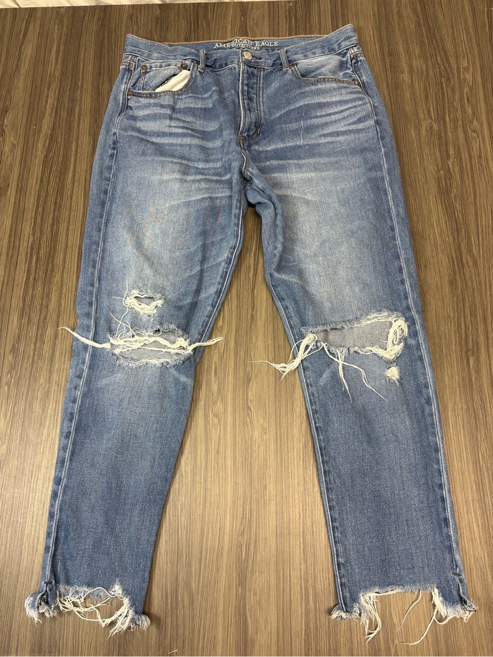 American Eagle Hi-Rise Girlfriend Button Fly Jeans Size 8 Short